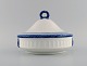 Royal 
Copenhagen Blue 
Fan lidded 
tureen. 1960's.
Designed by 
Arnold Krog in 
1909.
Measures: 22 
...