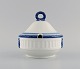 Small Royal 
Copenhagen Blue 
Fan lidded 
tureen. Dated 
1968.
Designed by 
Arnold Krog in 
...