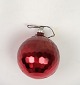 Antique 
Christmas ball 
in a red color 
from around the 
1930s.
Diameter: 5 cm
