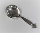 Georg Jensen. 
Silver cutlery. 
Acanthus. Sugar 
spoon. Length 
10 cm.