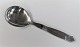 Georg Jensen. 
Silver (925). 
Acanthus. 
Serving spoon 
with steel. 
Length 20 cm.