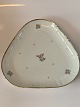 Triangular Dish 
#Roselil Bing 
and Grøndahl
Height 24 cm 
approx
Deck no #40
Nice and well 
...