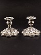 A pair of silver-plated candlesticks H. 10 cm. Item No. 507435