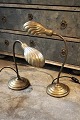 Old French desk lamp in brass with clam-shaped lampshade and flexible arm. H:45cm. Mussel ...