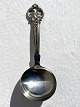 Bunches of 
grapes. Potato 
spoon in 
three-towered 
silver (830) 
and steel. From 
Cohr silverware 
...