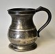 English pewter pint mug, 19th century. With handle. Unstamped. H.: 13.5 cm.