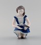 Bing & Grøndahl 
porcelain 
figure. Girl 
with dove. 
Model number 
2340.
Measures: 13 x 
7.5 cm.
In ...