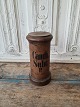 Old pharmacy 
jar in wood 
Height 20 cm. 
Diameter 9.5 
cm.