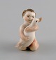 Rare Royal 
Copenhagen 
porcelain 
figure. Girl 
with duck. 
Model number 
2332.
Measures: 6 x 
4.5 ...