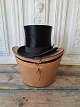 High hat in 
moleskin in 
original box 
Hat size 55
