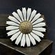 Diameter 4 cm.The color is white.Originally this Marguerite daisy was made in blue, ...
