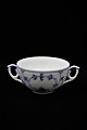 Royal 
Copenhagen Blue 
Fluted Plain 
Bouillon cup 
with handle.
Decoration 
number: 1/2199. 
H:5,8 ...