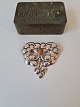 Art Nouveau brooch in silver with amber pearl Stamped 830 Length 49 mm. Width 53 mm.