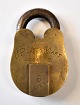Large Indian 
padlock 19./20. 
thC. 
Brass/iron. UP 
Lock Mart, 
Bombay 3, 6 
Levers. 10 x 
6.5 x 2.6 ...