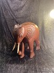 A large elephant in solid wood H 27 cm