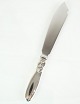 Cake knife in 
cactus in 
sterling silver 
by George 
Jensen no. 196
L: 22

