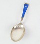Small Christmas 
spoon in 
three-towered 
silver with 
blue enamel and 
small star.
L: 12.5
