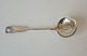 Clam spoon in 
silver from 
1913 
Stamped the 
three towers 
1913 
Length 16.5 
cm.