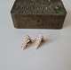 Pair of beautiful triangular vintage ear rings in 14 kt gold Beautifully made in a strong ...