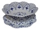 Royal 
Copenhagen Blue 
Fluted Full 
Lace, round 
fruit bowl with 
matching 
platter.
Decoration ...