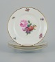 B&G, Bing & 
Grondahl Saxon 
flower.
Four dinner 
plates 
decorated with 
flowers and 
gold ...