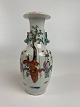 Antique Chinese vase, Family Rose, with scenes and 
people in a garden. 19.-20. century