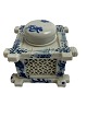 Asian inkwell 
(presumably 
Chinese or 
Japanese) in 
blue/white 
porcelain.
Width: 9x9.
About ...