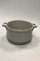 Bing and 
Grondahl 
Stoneware 
Columbia Pot 
without Lid No 
405. 
Measures 24 cm 
/ 9 29/64 inch