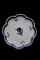 Royal 
Copenhagen / 
Aluminia 
Trankebar round 
dish with wavy 
edge. 
Dia: 29cm. 
Decoration ...