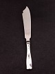 Hans Hansen 
cake/wedding 
knife 26.5 cm. 
830 silver 1942 
item no. 527422
