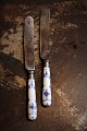 Royal 
Copenhagen 
mussel painted 
rifled dinner 
knives with 
Raadvad knife 
blade. Full 
length ...
