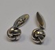 Pair of cuff links in silver with a knot, Hugo Grün Jensen & Co, Copenhagen (1911 - 1937) ...