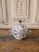 Royal 
Copenhagen Blue 
fluted half 
lace sugar bowl 

No. 605, 
Fcatory second
Height 12 cm.