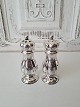 Rococo-style 
salt and pepper 
shaker made of 
sterling silver 

Stamp: 925s - 
ED
Height 10.5 
cm.