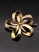14 carat gold brooch 3.3 x 3.1 cm. handicrafts from jeweler B Hertz Copenhagen item no. 532105