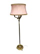 Brass floor lamp with 3 arms and lion's feet. A little wear on the screen, otherwise nice and ...