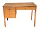 Small desk in light oak veneer. Has some traces of use (see photo). Dimensions (HxWxD): 74x104x59 cm