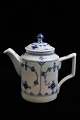 Rare Royal Copenhagen Mussel painted Fluted small coffee pot from 1923-28. 1.sort. H:13,5 cm. ...