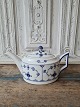 Royal 
Copenhagen Blue 
fluted oval 
teapot 
No. 255, 
Factory second 
- the pot tilts 
slightly ...