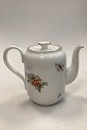 Bing and 
Grondahl Lady's 
Slipper Coffee 
Pot No 91A.
Measures 23 cm 
/ 19.5 cm  (9  
in. / 7.7 in.)
