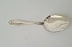 Charlottenborg 
serving spade 
in silver 
Stamped the 
three towers 
1930 
Length 18 cm.