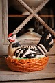 Antique 1800s 
egg bowl in 
bisquit with a 
hen on the lid. 

H:19cm. 
L:25cm. 
W:17,5cm.
