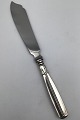 Horsens 
Silversmithy 
Lotus Silver 
Layer Cake 
Knife Measures 
28 cm (11.02 
inch)