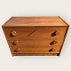 Chest of drawers in teak veneer from the 1970s. Some age-related traces of use. Dimensions ...