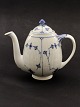 Royal 
Copenhagen blue 
fluted teapot 
19c. 1st 
sorting H. 18.5 
cm. L 23cm. 
Item No. 539144
