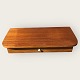 Wall-hung shelf with drawer in teak wood veneer. Dimensions: 47.5 x 23 cm. Nice used condition