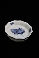 Royal 
Copenhagen Blue 
Flower angular 
bottle tray / 
olive bowl. 
H:2,7cm. 
Dia.:12,5cm. 
...