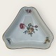 Royal 
Copenhagen, 
Frijsenborg, 
Triangular dish 
#910 / 1881, 
14cm / 14cm, 
2nd sorting, 
Design ...