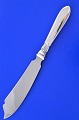 "Laurel" danish 
silver with 
toweres marks, 
from 1950. 
Laurel cake 
knife, length 
27.5 cm. 10 ...