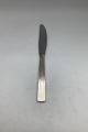 Georg Jensen 
Sterling Silver 
Bernadotte 
Dinner Knife No 
014 (Long 
Handle)  
Measures 22 cm 
(8.66 ...